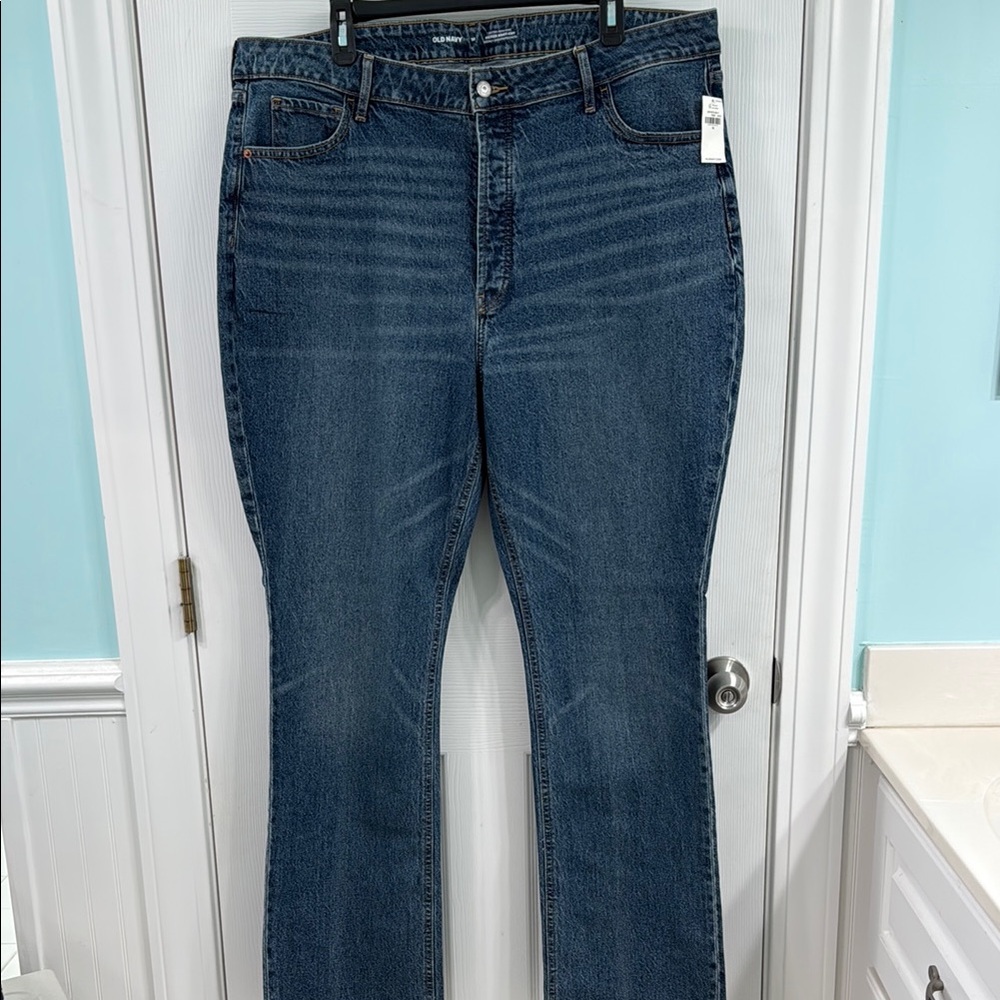 NWT Womens Old Navy Kicker Bootcut Jeans. Size 18.